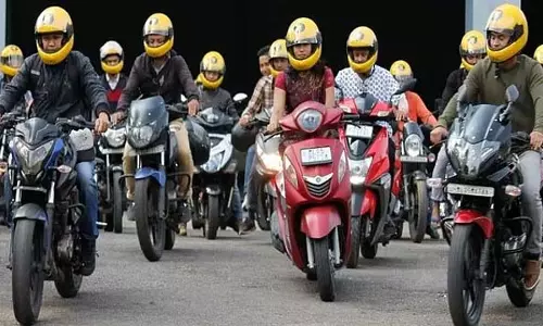 बेंगलुरु में बाइक टैक्सी वापस: उबर, रैपिडो ने 2 महीने बाद सेवा फिर से शुरू की बेंगलुरु में बाइक टैक्सी वापस: उबर, रैपिडो ने 2 महीने बाद सेवा फिर से शुरू की