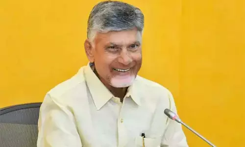 सच्ची खुशी समाज को कुछ वापस देने में है: CM Chandrababu सच्ची खुशी समाज को कुछ वापस देने में है: CM Chandrababu