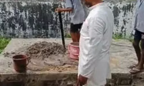 प्रधान पाठक ने मजदूरी कराया बच्चों को, शोकॉज नोटिस जारी