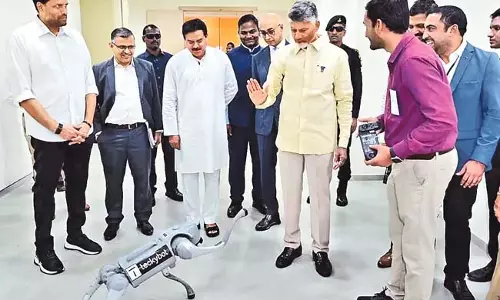 Andhra : रोबो ने सीएम का स्वागत किया