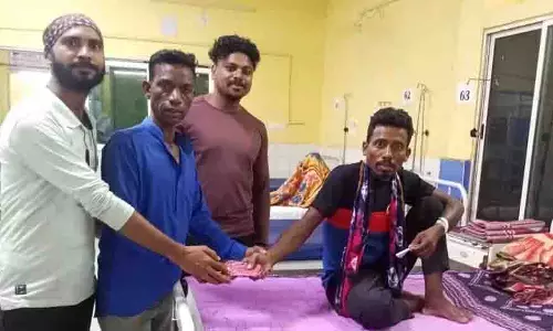 Odisha: एम्बुलेंस के नायक साबित करते हैं कि ईमानदारी अभी भी मजबूत है Odisha: एम्बुलेंस के नायक साबित करते हैं कि ईमानदारी अभी भी मजबूत है