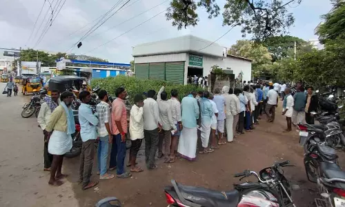 CM के गृह जिले में भी किसान यूरिया की कमी से जूझ रहे