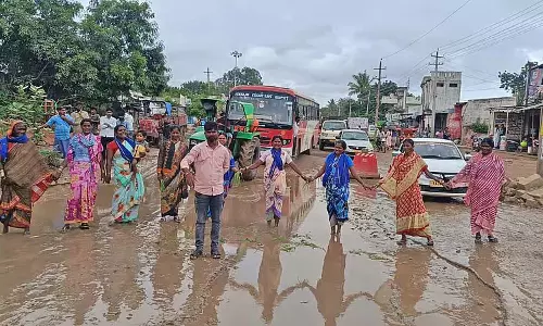 Karnataka : मुख्य सड़क मरम्मत की मांग Karnataka : मुख्य सड़क मरम्मत की मांग