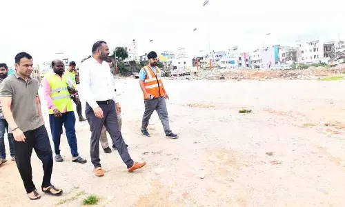 GHMC आयुक्त ने अधिकारियों को शहर की स्वच्छता और जन स्वास्थ्य को प्राथमिकता देने का निर्देश दिया GHMC आयुक्त ने अधिकारियों को शहर की स्वच्छता और जन स्वास्थ्य को प्राथमिकता देने का निर्देश दिया
