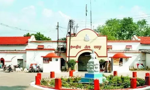 रायपुर जेल से कैदी फरार, शहर में नाकेबंदी रायपुर जेल से कैदी फरार, शहर में नाकेबंदी