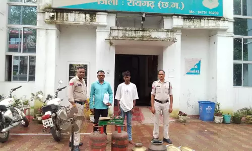खाली मकान में सेंधमारी, दो चोर गिरफ्तार खाली मकान में सेंधमारी, दो चोर गिरफ्तार