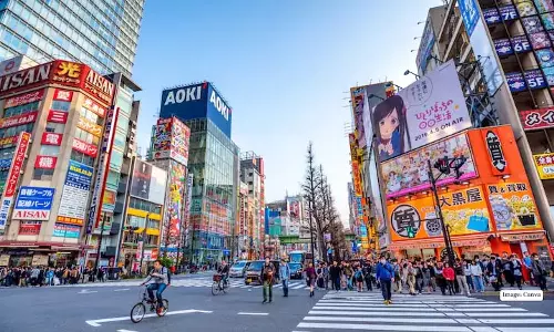 एक Japanese शहर अपनी अर्थव्यवस्था को पुनर्जीवित करने के लिए आप्रवासियों पर क्यों दांव लगा रहा है?