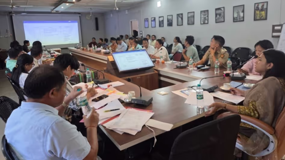 Arunachal : पूर्वी सियांग के डीसी ने विकास परियोजनाओं की समीक्षा की