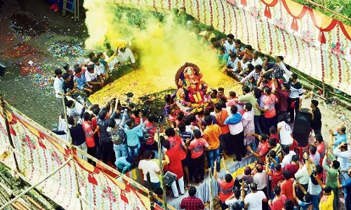 Ganeshotsav 2025: कांग्रेस ने गणेश चतुर्थी से पहले वसई-विरार में गड्ढा मुक्त सड़कों की मांग की Ganeshotsav 2025: कांग्रेस ने गणेश चतुर्थी से पहले वसई-विरार में गड्ढा मुक्त सड़कों की मांग की