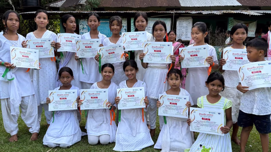 Assam के छात्रों के बीच पारंपरिक शिल्प को पुनर्जीवित किया Assam के छात्रों के बीच पारंपरिक शिल्प को पुनर्जीवित किया