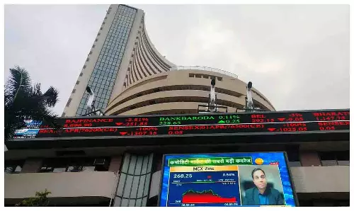 रिलायंस और ICICI बैंक में शुरुआती बढ़त
