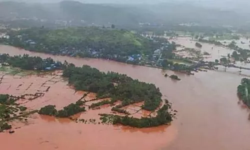 Chandrapur में बाढ़ के कारण यातायात बाधित Chandrapur में बाढ़ के कारण यातायात बाधित