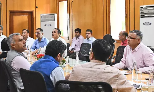 Jaipur: अधिकारियों को आम जनता के मामलों में प्रभावी और तेज़ कार्रवाई करने का आग्रह Jaipur: अधिकारियों को आम जनता के मामलों में प्रभावी और तेज़ कार्रवाई करने का आग्रह