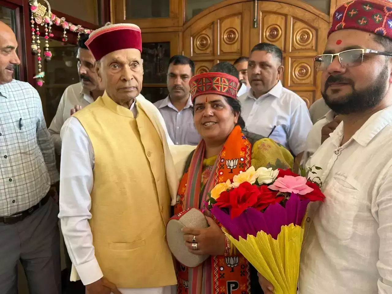 Hamirpur: भाजपा की नई प्रदेश सचिव ने धूमल का आशीर्वाद लिया Hamirpur: भाजपा की नई प्रदेश सचिव ने धूमल का आशीर्वाद लिया