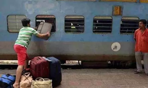 रेलगाड़ियों में अधिक वजन वाले सामान पर हवाई यात्रा की तरह जुर्माना लगेगा रेलगाड़ियों में अधिक वजन वाले सामान पर हवाई यात्रा की तरह जुर्माना लगेगा