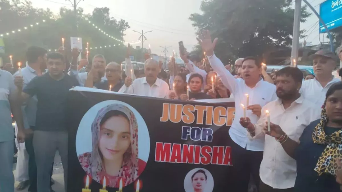 Manisha के लिए उबाल: छात्रों का रोष मार्च, भीड़ संभालने में पुलिस के छूटे पसीने