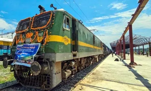 रेलवे बोर्ड ने Kashmir से दिल्ली तक मालगाड़ी को मंजूरी दी रेलवे बोर्ड ने Kashmir से दिल्ली तक मालगाड़ी को मंजूरी दी