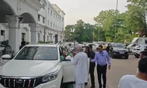 CG BREAKING: भूपेश बघेल ने बेटे चैतन्य से की मुलाक़ात, ईडी की रिमांड पर जारी है पूछताछ