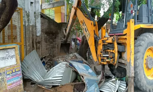 Haridwar: अतिक्रमण हटाने के लिए निगम की भव्य कार्रवाई