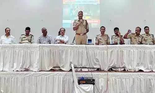 गणेश उत्सव के लिए सुरक्षा के कड़े इंतजाम: पूर्वी क्षेत्र के DCP Balaswamy गणेश उत्सव के लिए सुरक्षा के कड़े इंतजाम: पूर्वी क्षेत्र के DCP Balaswamy