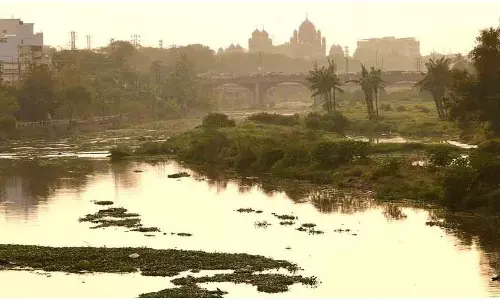 अंबरपेट के पास मूसी नदी में अज्ञात व्यक्ति का शव मिलने से हत्या या दुर्घटना की आशंका अंबरपेट के पास मूसी नदी में अज्ञात व्यक्ति का शव मिलने से हत्या या दुर्घटना की आशंका