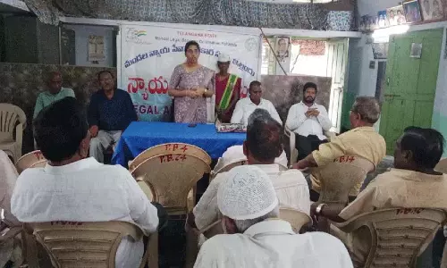 बुजुर्गों की सहायता के लिए कानून: न्यायाधीश Keerthy Chandrika Reddy बुजुर्गों की सहायता के लिए कानून: न्यायाधीश Keerthy Chandrika Reddy
