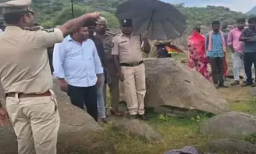 Andhra के प्रकाशम ज़िले में एक गाँव के तालाब में दो युवक डूबे Andhra के प्रकाशम ज़िले में एक गाँव के तालाब में दो युवक डूबे