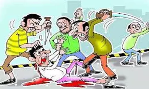 सिद्धार्थनगर में 3 दोस्तों को पोल से बांधकर पीटा, वीडियो वायरल