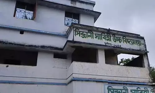 कक्षा में अचानक छात्रा ने खाया जहर, बागदा स्कूल में मचा हड़कंप कक्षा में अचानक छात्रा ने खाया जहर, बागदा स्कूल में मचा हड़कंप