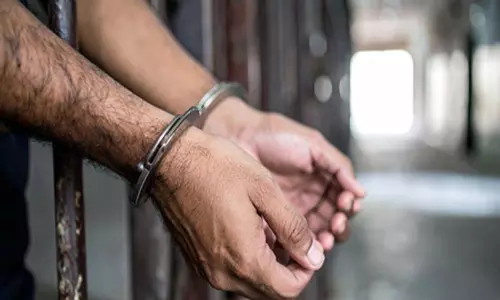 BREAKING: महिला की हत्या के मामले में पति सहित 5 गिरफ्तार BREAKING: महिला की हत्या के मामले में पति सहित 5 गिरफ्तार