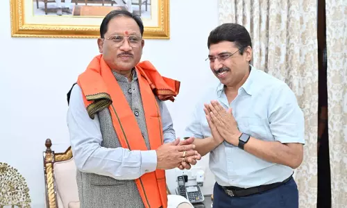 विदेश यात्रा से पहले CGMSC के अध्यक्ष दीपक म्हस्के ने की CM साय से मुलाकात विदेश यात्रा से पहले CGMSC के अध्यक्ष दीपक म्हस्के ने की CM साय से मुलाकात