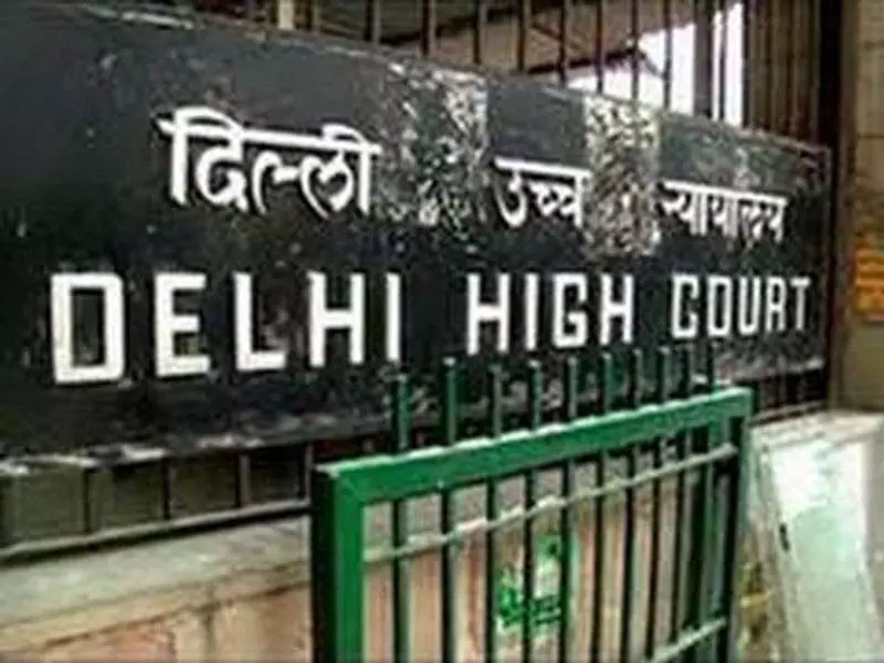 कुत्ता टहलााने पर विवाद: हाईकोर्ट ने क्रॉस-एफआईआर खारिज की कुत्ता टहलााने पर विवाद: हाईकोर्ट ने क्रॉस-एफआईआर खारिज की