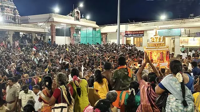 SC ने पलानी समेत 50 मंदिरों का बजट एक महीने के भीतर जारी करने का आदेश दिया SC ने पलानी समेत 50 मंदिरों का बजट एक महीने के भीतर जारी करने का आदेश दिया