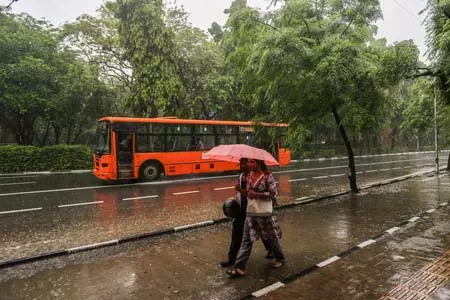 एनसीआर में पल-पल बदल रहा है मौसम का मिजाज, बारिश से वायु गुणवत्ता हुई उत्तम एनसीआर में पल-पल बदल रहा है मौसम का मिजाज, बारिश से वायु गुणवत्ता हुई उत्तम