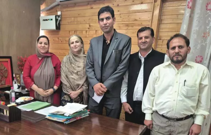 प्रतिनिधिमंडल ने शिक्षा मंत्री से की मुलाकात, +2 लेक्चरर पद JKPSC को भेजने पर आभार प्रतिनिधिमंडल ने शिक्षा मंत्री से की मुलाकात, +2 लेक्चरर पद JKPSC को भेजने पर आभार
