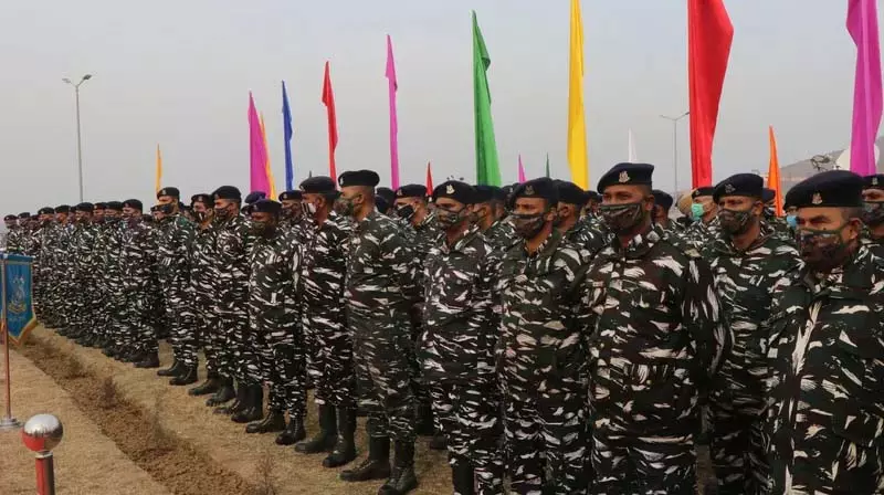आतंकवाद विरोधी अभियान: केंद्र ने जम्मू भेजीं CRPF की 3 बटालियनें आतंकवाद विरोधी अभियान: केंद्र ने जम्मू भेजीं CRPF की 3 बटालियनें
