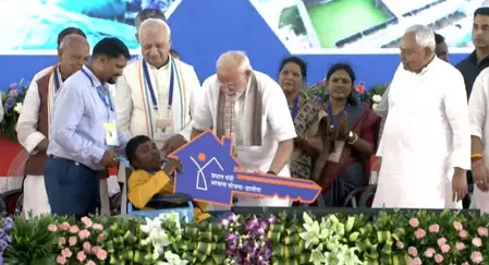 पीएम मोदी ने ज्ञानस्थली गयाजी से बिहार को दी बिजली, रेल, सड़क, आवास, जलापूर्ति परियोजनाओं की कई सौगात पीएम मोदी ने ज्ञानस्थली गयाजी से बिहार को दी बिजली, रेल, सड़क, आवास, जलापूर्ति परियोजनाओं की कई सौगात