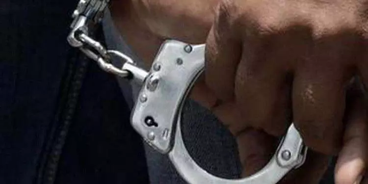 लड़कियों से छेड़छाड़ के आरोप में प्रधानाध्यापक गिरफ्तार लड़कियों से छेड़छाड़ के आरोप में प्रधानाध्यापक गिरफ्तार