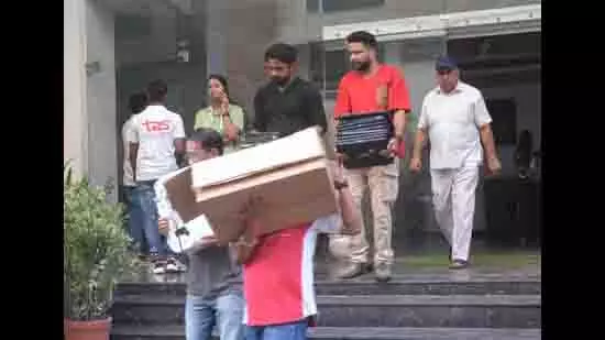 Panchkula: 3 कॉल सेंटरों में बड़े पैमाने पर साइबर धोखाधड़ी का भंडाफोड़ Panchkula: 3 कॉल सेंटरों में बड़े पैमाने पर साइबर धोखाधड़ी का भंडाफोड़