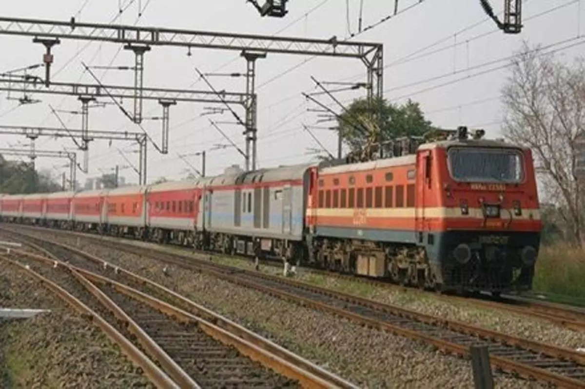 रेलवे ने पूजा स्पेशल ट्रेन चलाने का लिया निर्णय रेलवे ने पूजा स्पेशल ट्रेन चलाने का लिया निर्णय