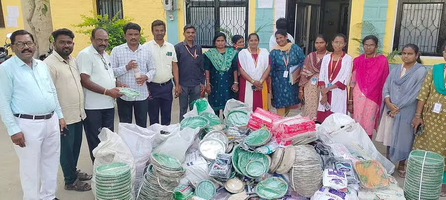 Siruguppa : नगरपालिका अधिकारियों ने 400 किलोग्राम प्लास्टिक जब्त किया Siruguppa : नगरपालिका अधिकारियों ने 400 किलोग्राम प्लास्टिक जब्त किया