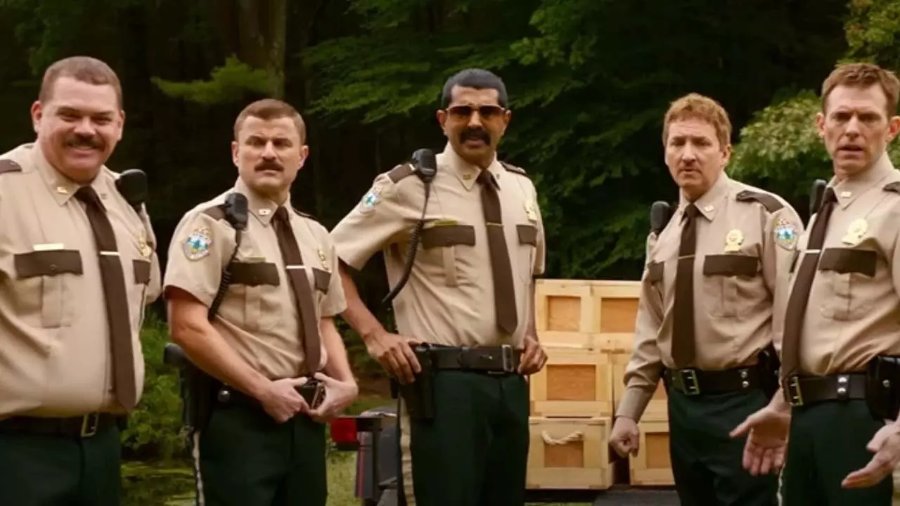 Super Troopers 3 की शूटिंग ब्रायन कॉक्स, चेस क्रॉफर्ड और अन्य के साथ शुरू! Super Troopers 3 की शूटिंग ब्रायन कॉक्स, चेस क्रॉफर्ड और अन्य के साथ शुरू!