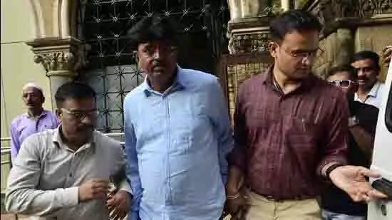 Mumbai: मीठी नदी सफाई घोटाले में जांच तेज, एक और ठेकेदार हिरासत में Mumbai: मीठी नदी सफाई घोटाले में जांच तेज, एक और ठेकेदार हिरासत में