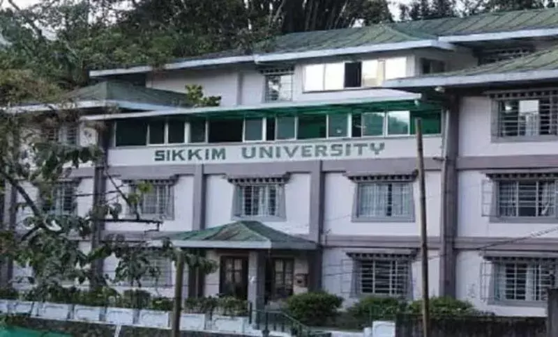 Sikkim विश्वविद्यालय ने एमकॉम छात्र का प्रवेश रद्द किया Sikkim विश्वविद्यालय ने एमकॉम छात्र का प्रवेश रद्द किया