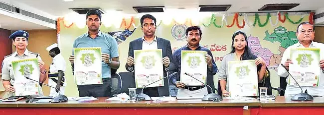 विश्व रिकॉर्ड का लक्ष्य: 26 तारीख को विजयवाड़ा में मिट्टी की गणेश मूर्तियाँ बनाए विश्व रिकॉर्ड का लक्ष्य: 26 तारीख को विजयवाड़ा में मिट्टी की गणेश मूर्तियाँ बनाए