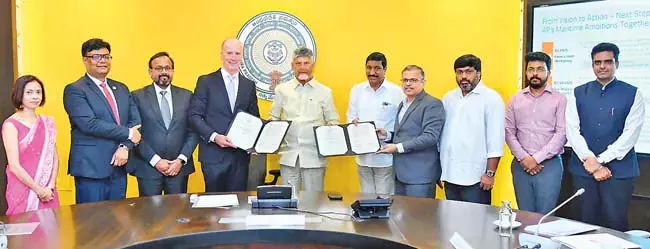 CM Chandrababu ने दावोस सम्मेलन में कंपनी के प्रतिनिधियों से मुलाकात की CM Chandrababu ने दावोस सम्मेलन में कंपनी के प्रतिनिधियों से मुलाकात की