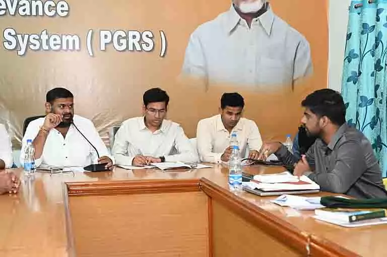 Andhra: श्रीकालहस्ती में 55 साल पुराना भूमि विवाद सुलझा Andhra: श्रीकालहस्ती में 55 साल पुराना भूमि विवाद सुलझा