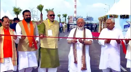 पीएम मोदी पहुंचे बेगूसराय, औंटा-सिमरिया पुल जनता को किया समर्पित पीएम मोदी पहुंचे बेगूसराय, औंटा-सिमरिया पुल जनता को किया समर्पित