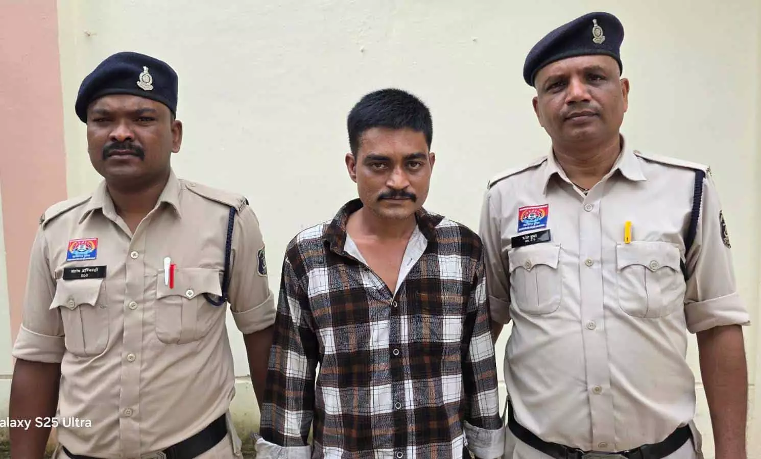धमतरी शहर में ड्रग्स सप्लाई करने वाला गिरफ्तार धमतरी शहर में ड्रग्स सप्लाई करने वाला गिरफ्तार