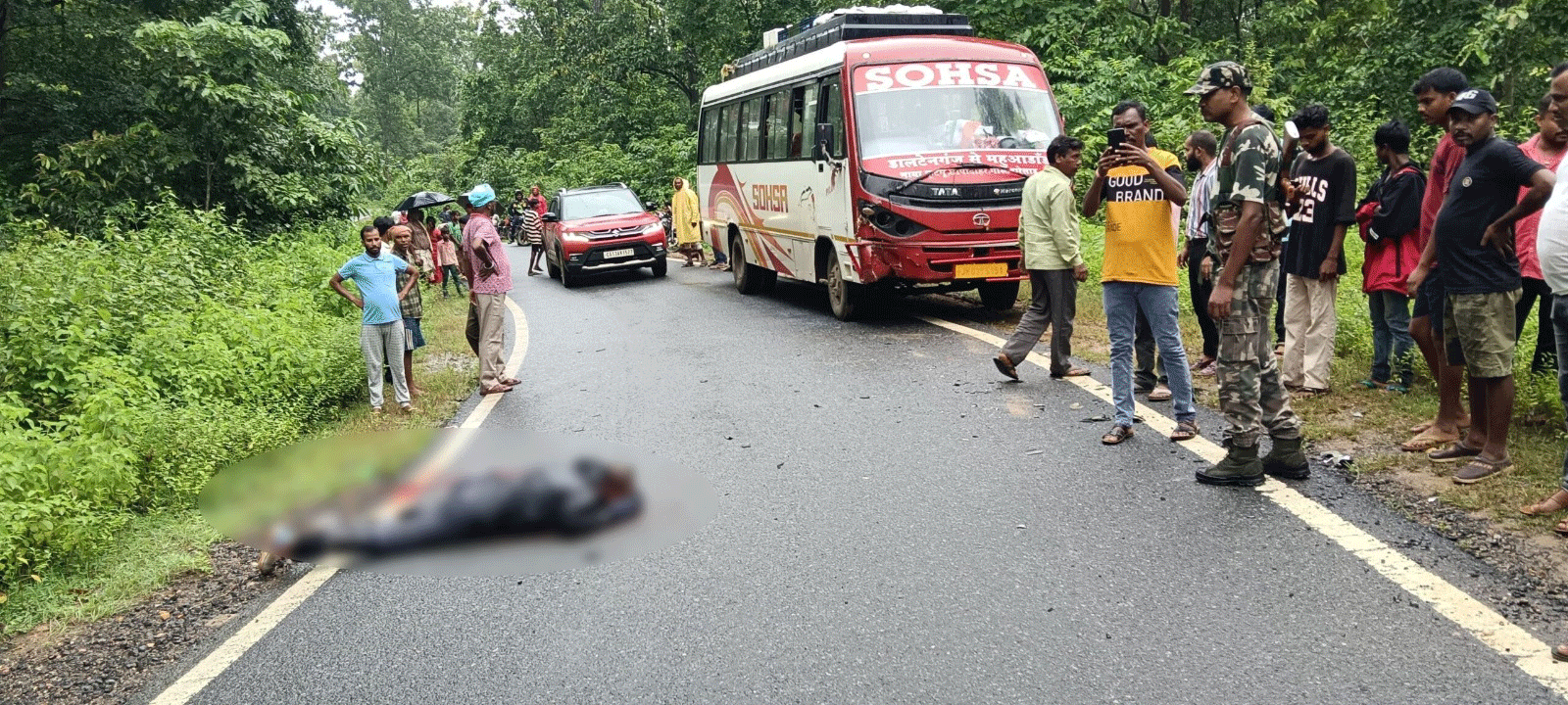 Latehar: बस और बाइक की टक्कर, बाइक सवार की हालत गंभीर Latehar: बस और बाइक की टक्कर, बाइक सवार की हालत गंभीर